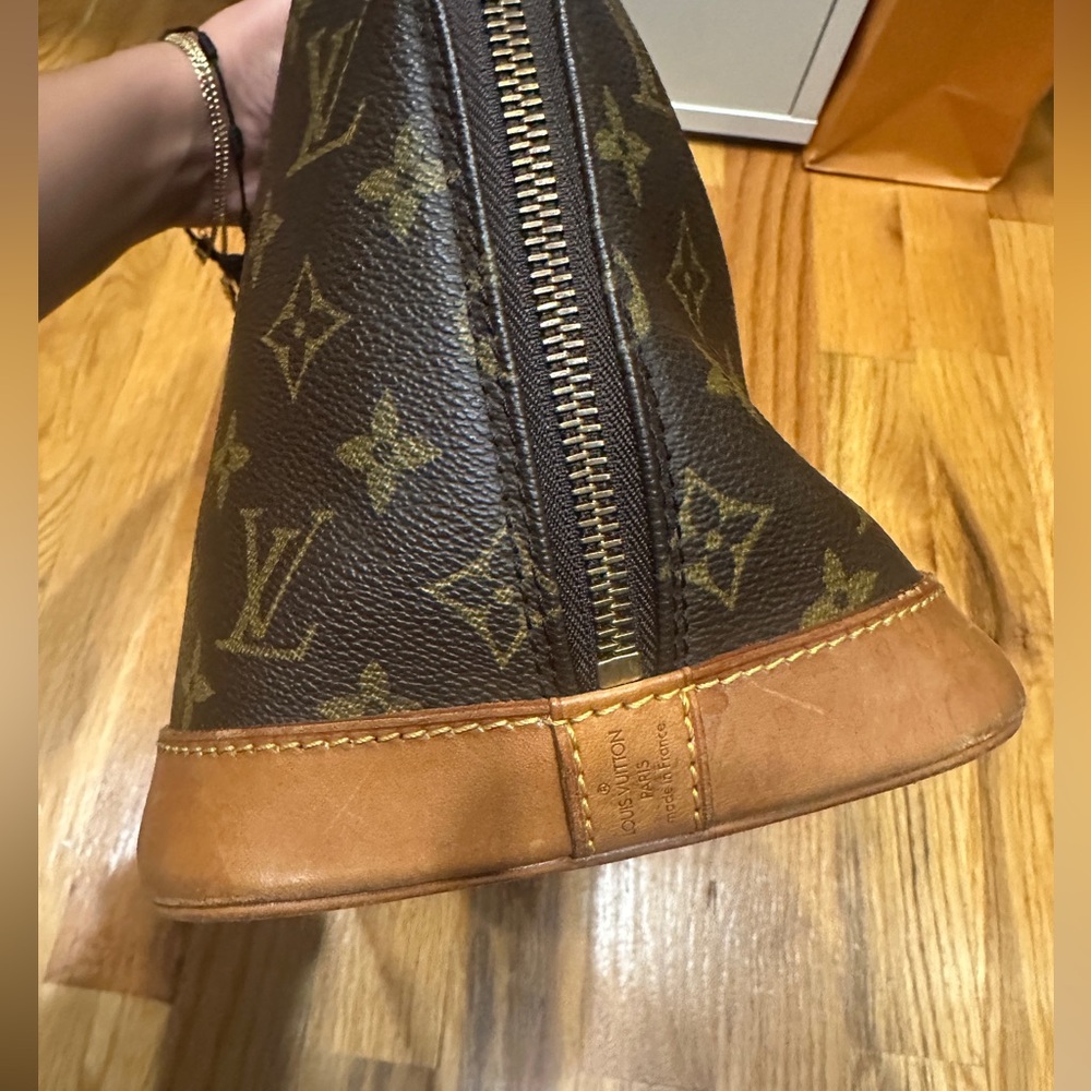 AUTHENTIC LOUIS VUITTON Alma PM Vintage Handbag - Picture 5 of 16